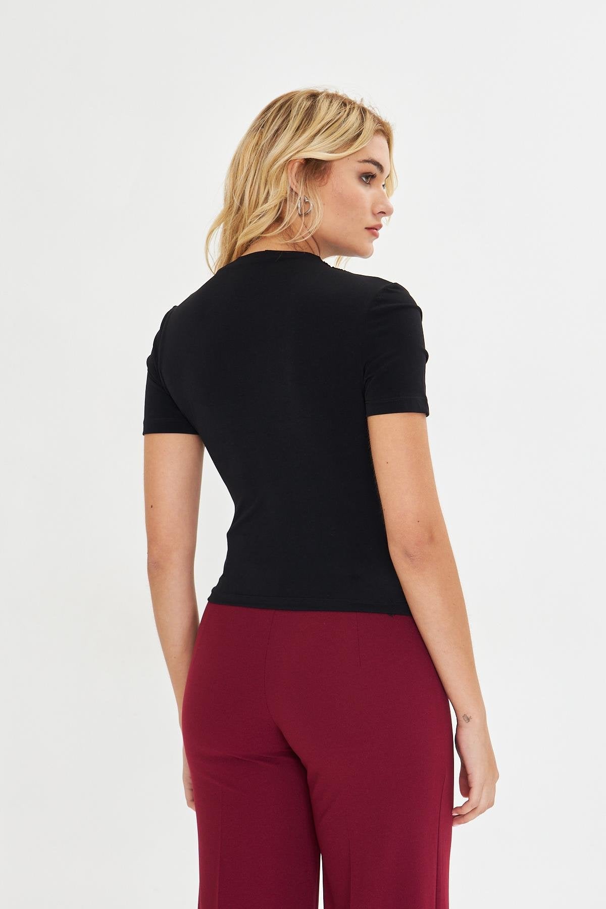 Siyah Drape Detaylı Fitted Örme Bluz