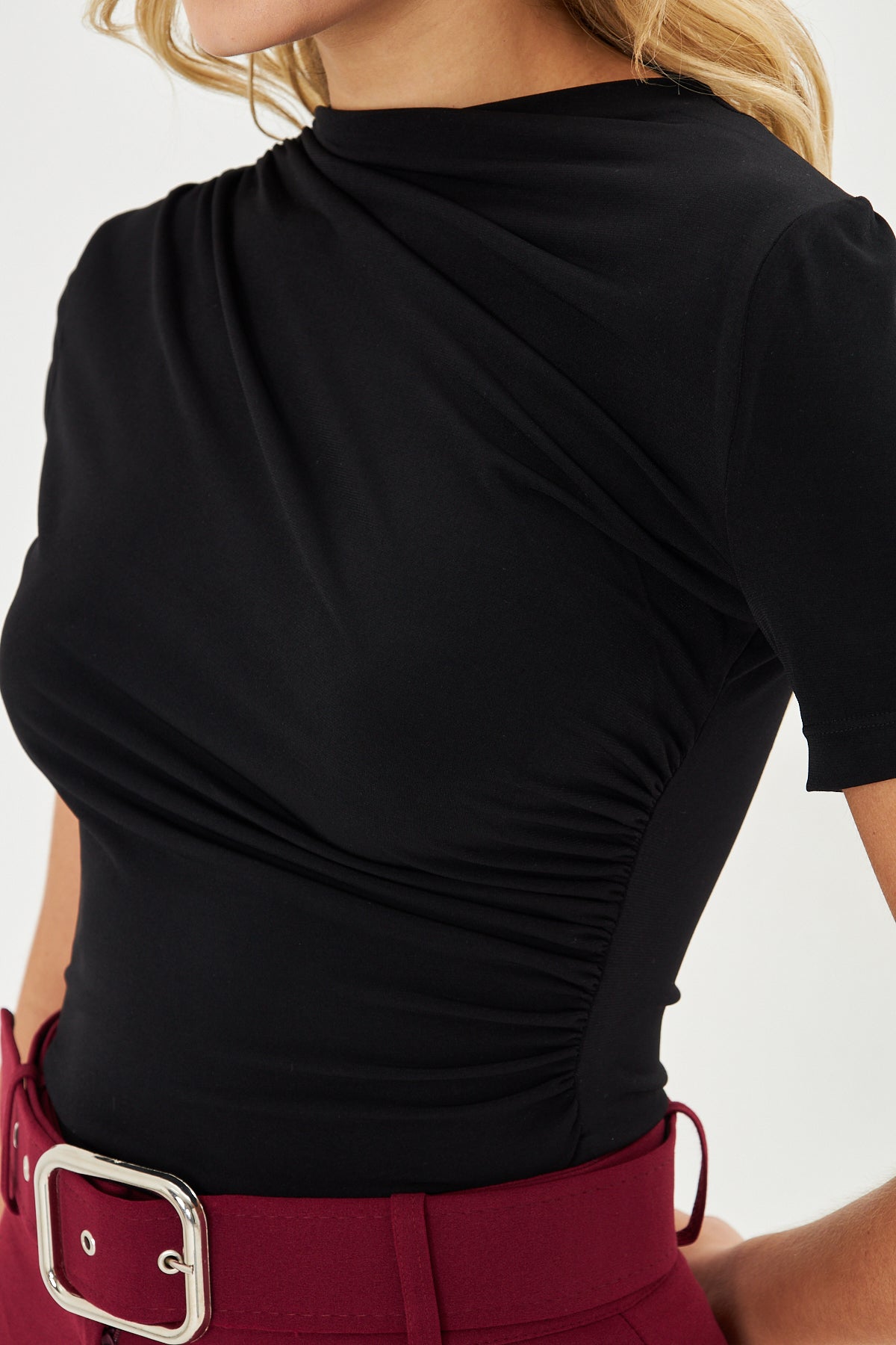 Drape Detaylı Fitted Örme Bluz