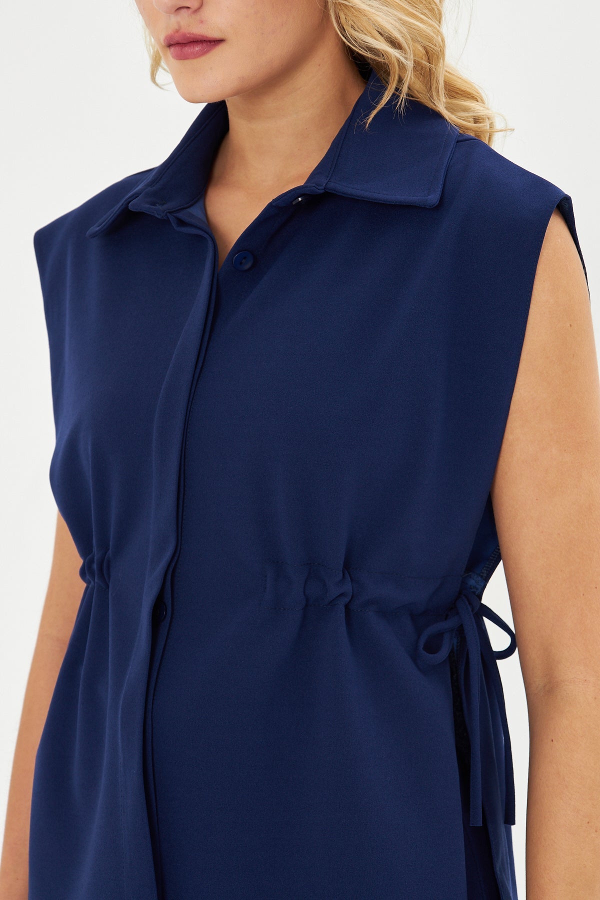 Siyah Yandan Bağlamalı Uzun Yelek